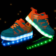 Children Luminous Sneakers 2016 New Spring Kids Sneakers Rechargeable Colorful LED Shoes for Girls Boys Shoes With light-kids